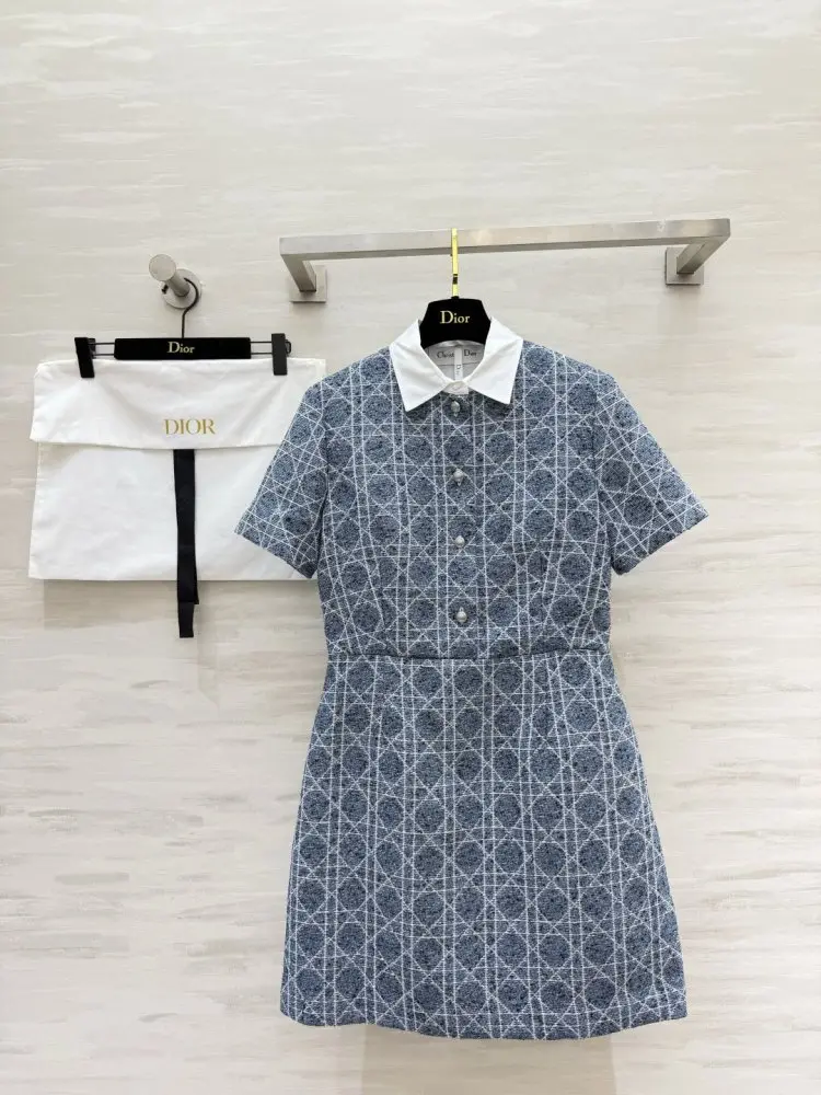 Christian Dior — Плаття, Сукня з твіду з лацканами