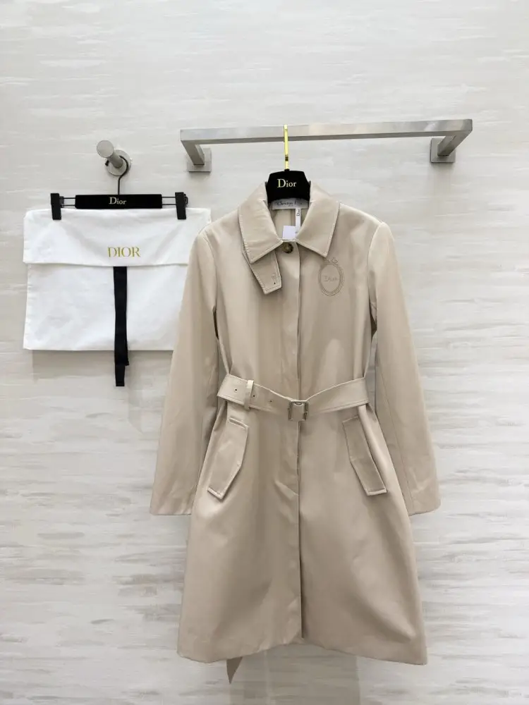 Christian Dior — Fitted trench female