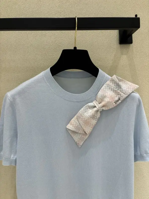 Christian Dior Knitted pullover from bow on collar — Photo 2