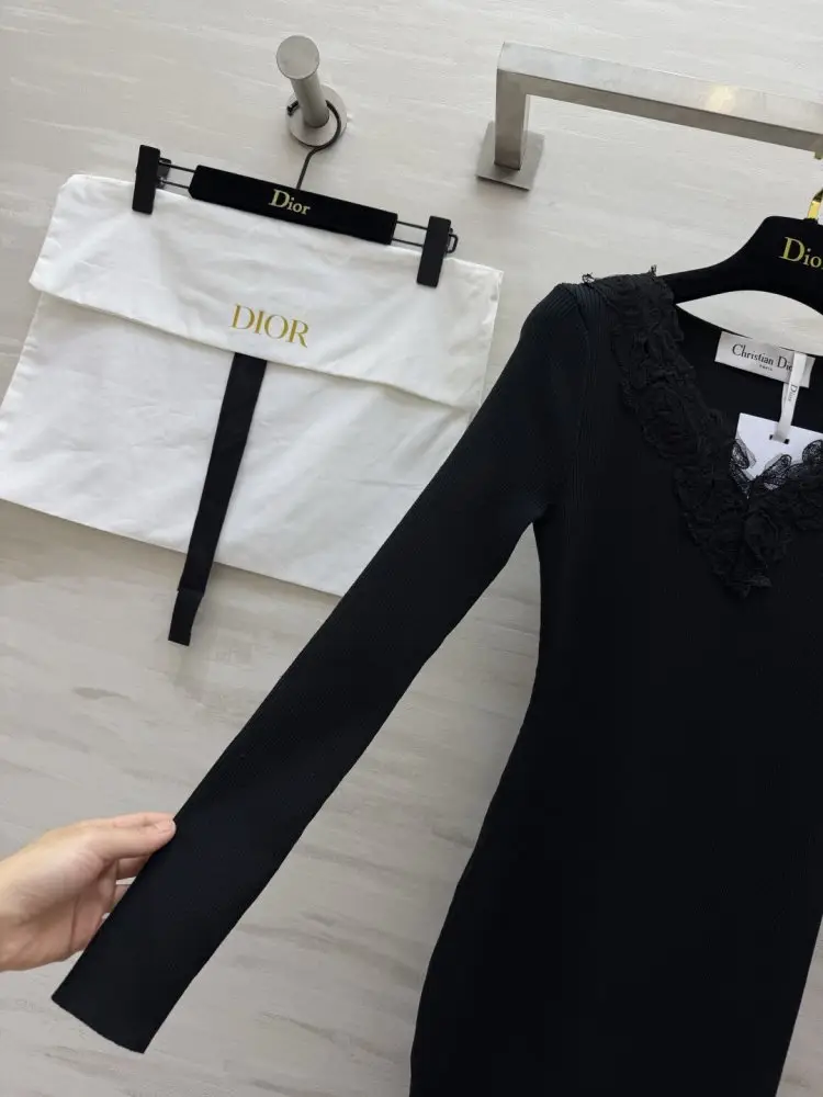 Christian Dior Длинное платье с V-образным вырезом — Фото 4