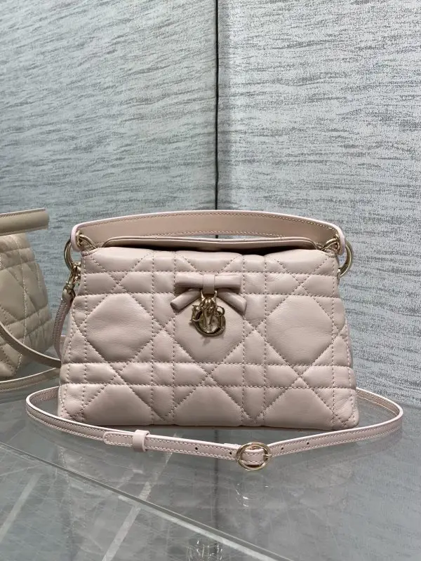 Christian Dior — Мини-сумка Adiorable Top Handle 22 см