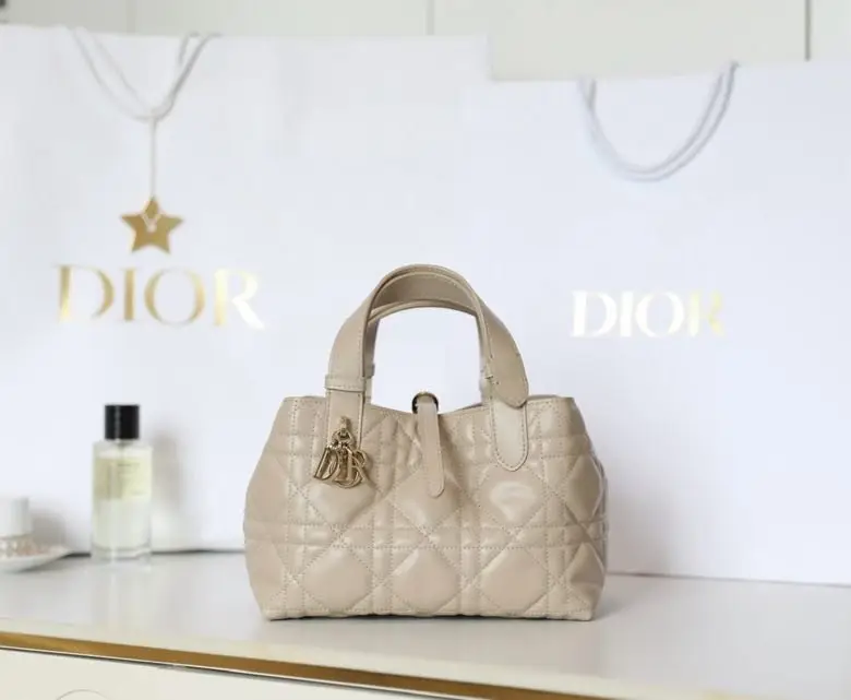 Christian Dior Quilted a bag-тоут Toujours Macrocannage 23 cm — Photo 2