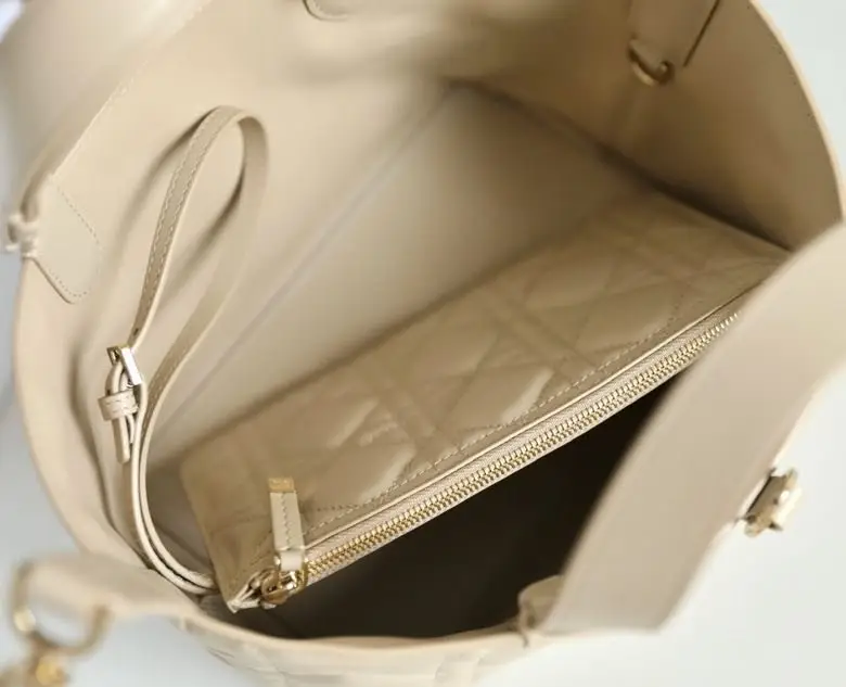 Christian Dior Quilted a bag-тоут Toujours Macrocannage 23 cm — Photo 4
