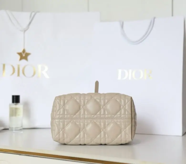 Christian Dior Quilted a bag-тоут Toujours Macrocannage 23 cm — Photo 5