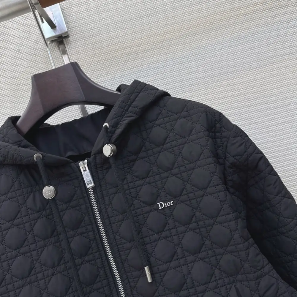 Christian Dior Quilted jacket Diana Cannage from hood — Photo 4