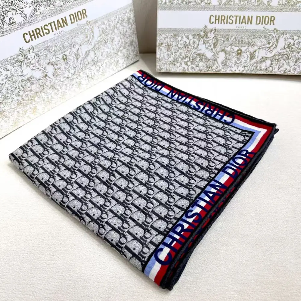 Christian Dior — Scarf of cashmere