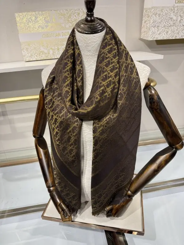 Christian Dior — Shawl of silks and cashmere 140х140