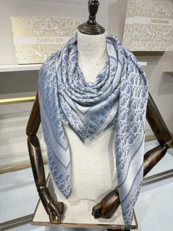 Christian Dior — Shawl of silks and cashmere 140х140