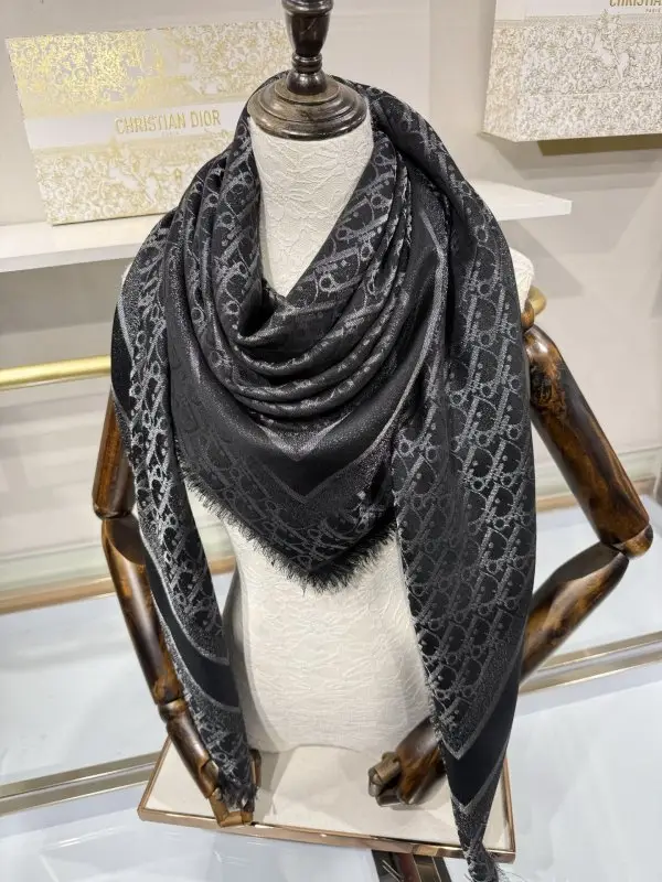 Christian Dior — Shawl of silks and cashmere 140х140