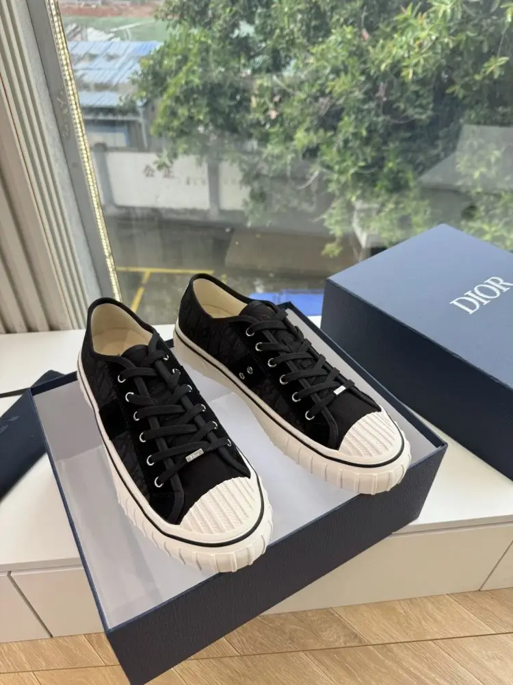 Christian Dior — Shoes women's Dior Saltwind Sneakers