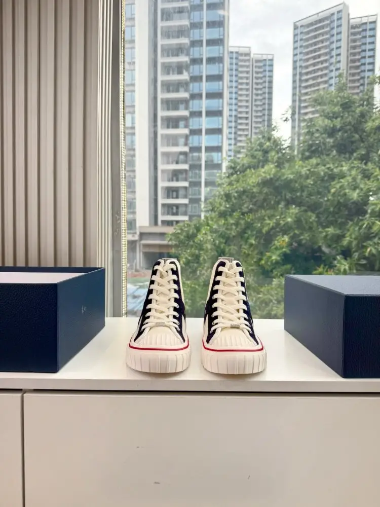 Christian Dior Shoes women's Dior Saltwind Sneakers — Photo 2
