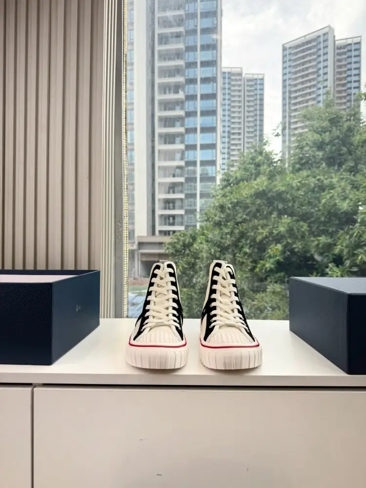 Christian Dior Shoes women's Dior Saltwind Sneakers — Photo 2