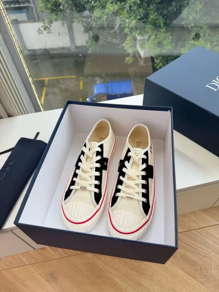 Christian Dior Shoes women's Dior Saltwind Sneakers — Photo 2