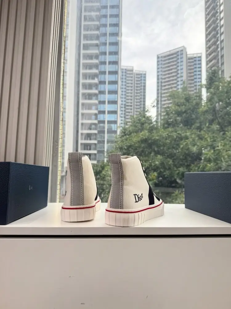 Christian Dior Shoes women's Dior Saltwind Sneakers — Photo 3