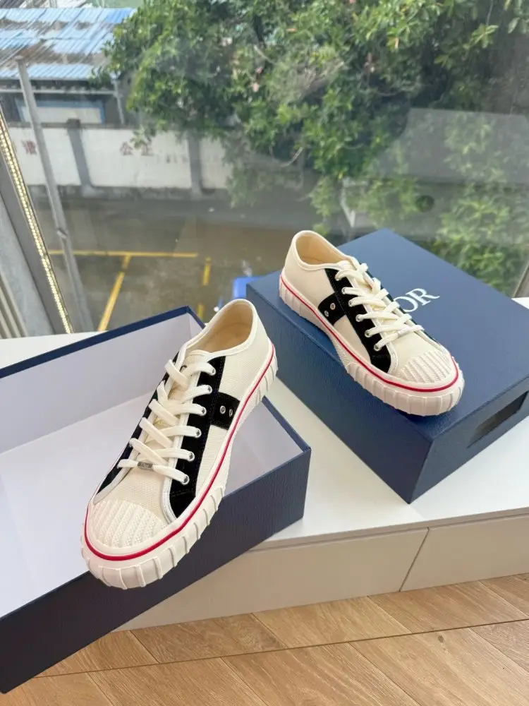 Christian Dior Shoes women's Dior Saltwind Sneakers — Photo 3