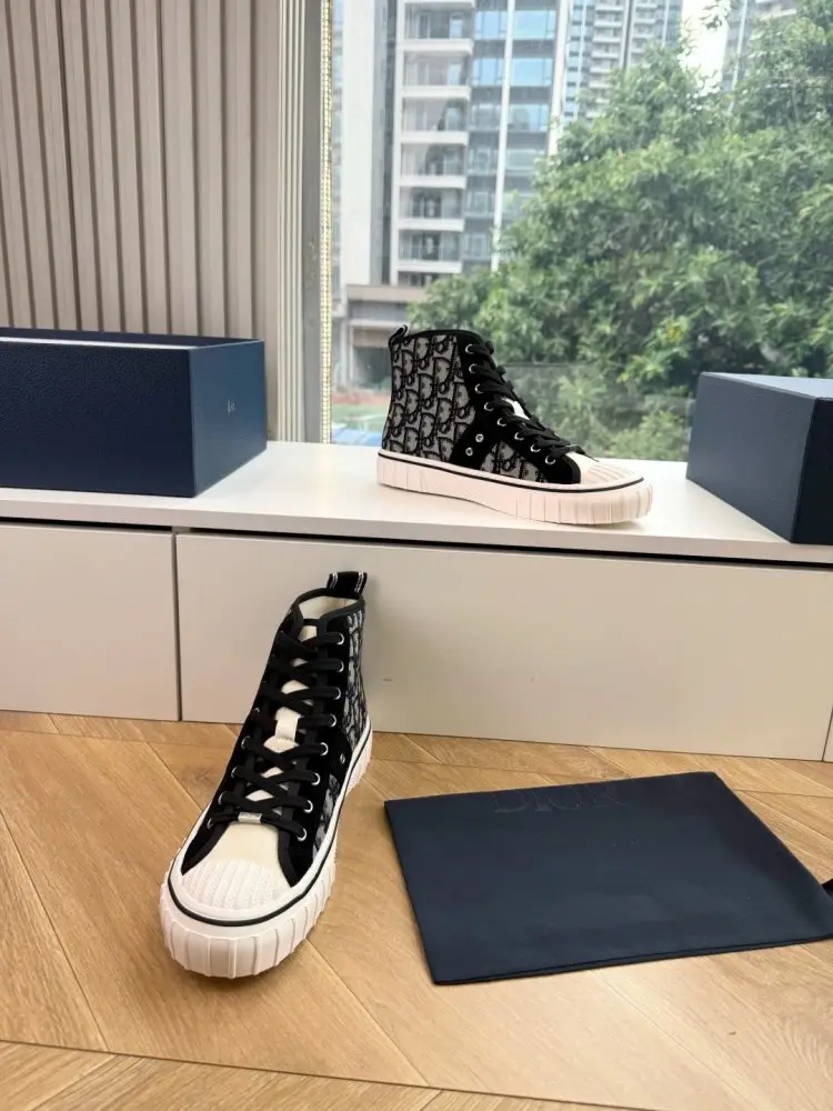 Christian Dior Shoes women's Dior Saltwind Sneakers — Photo 4