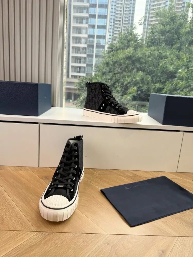 Christian Dior Shoes women's Dior Saltwind Sneakers — Photo 4