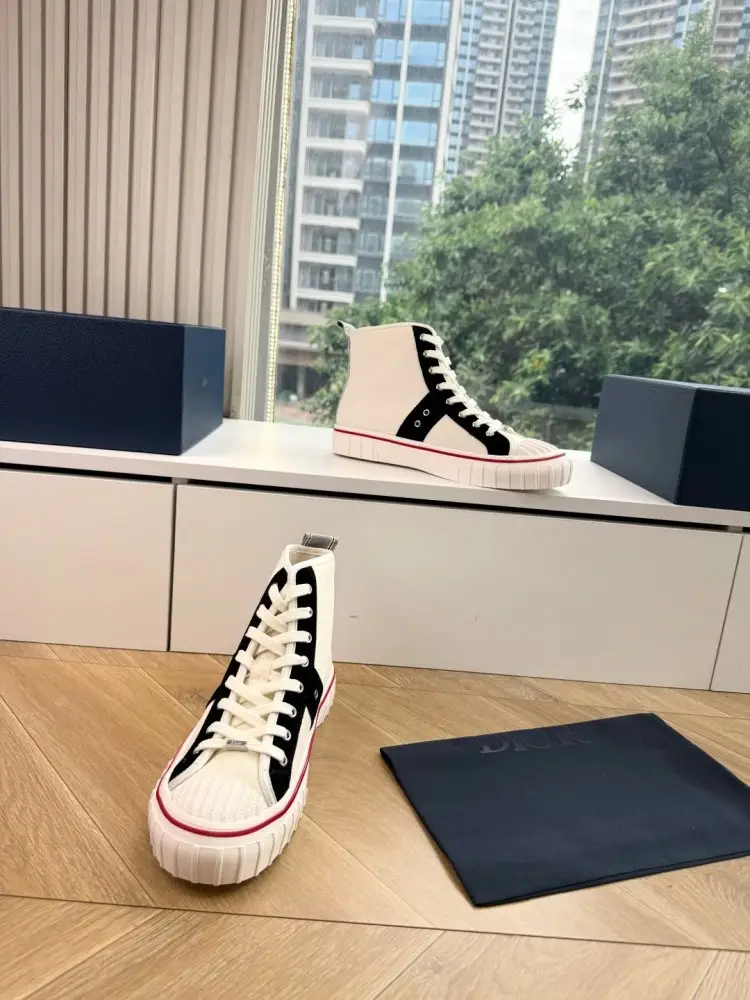 Christian Dior Shoes women's Dior Saltwind Sneakers — Photo 4