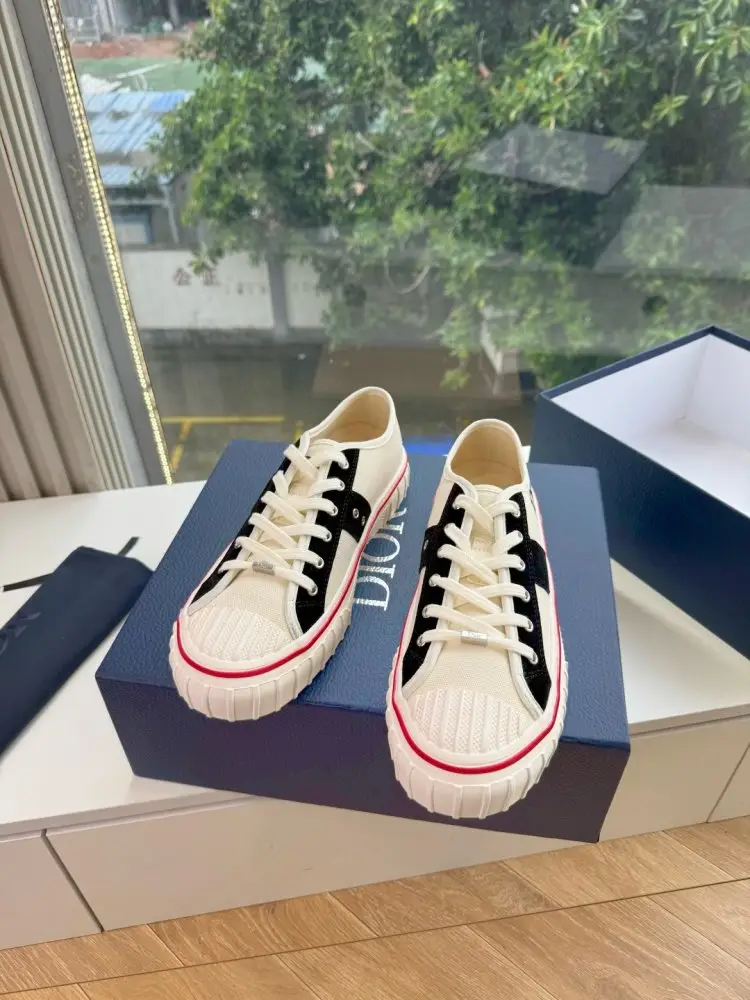 Christian Dior Shoes women's Dior Saltwind Sneakers — Photo 4