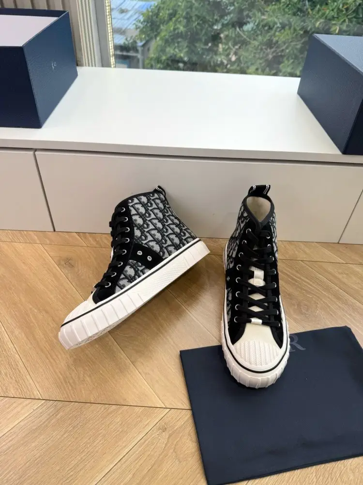 Christian Dior Shoes women's Dior Saltwind Sneakers — Photo 5