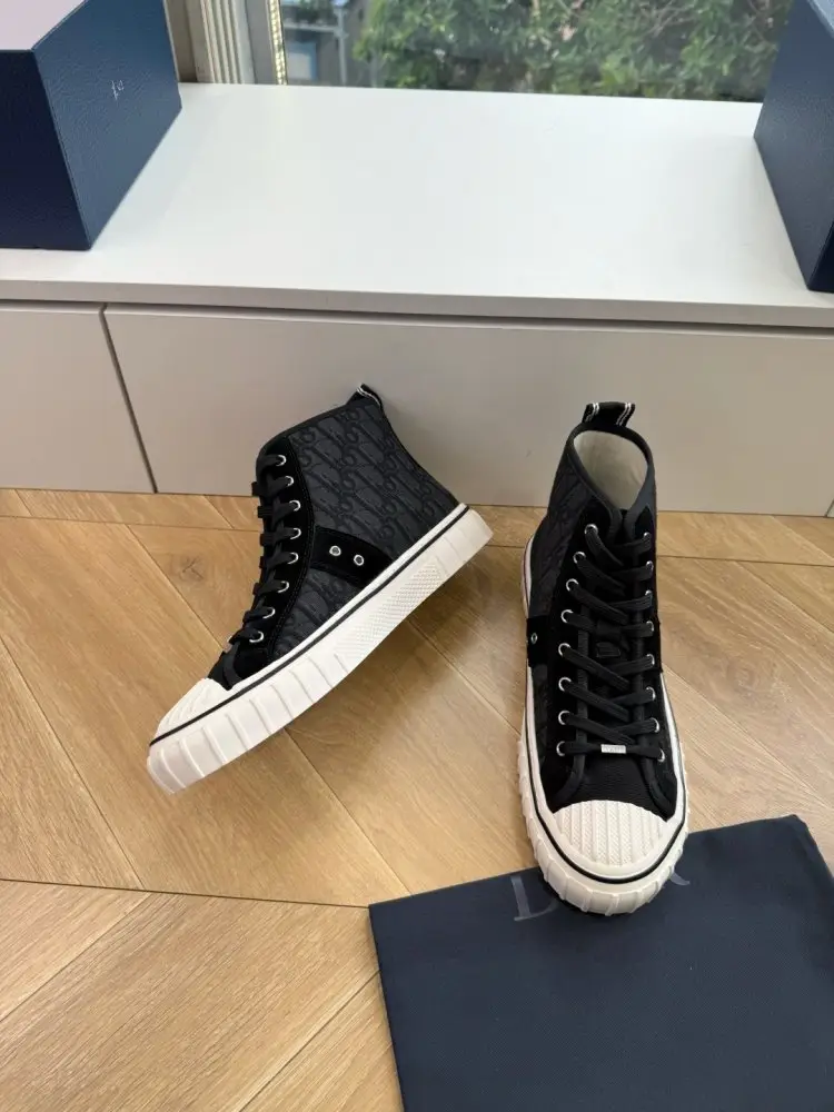 Christian Dior Shoes women's Dior Saltwind Sneakers — Photo 5