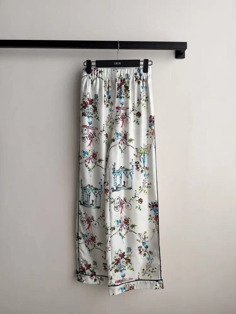 Silk pants from flower print