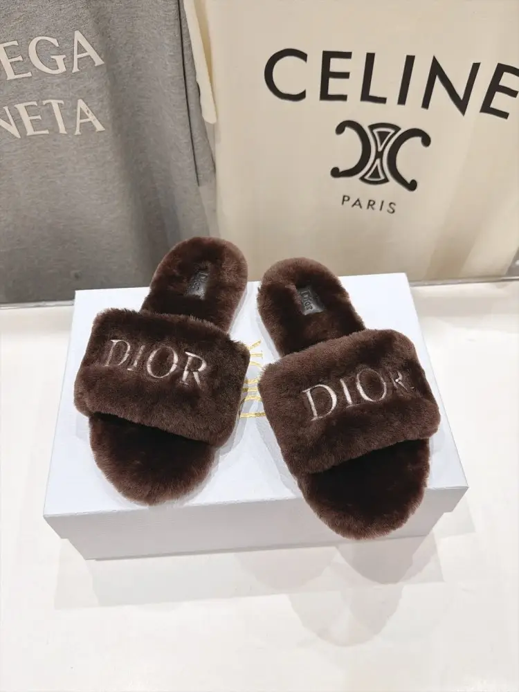 Christian Dior Шльопанці хутряні жіночі — Фото 2
