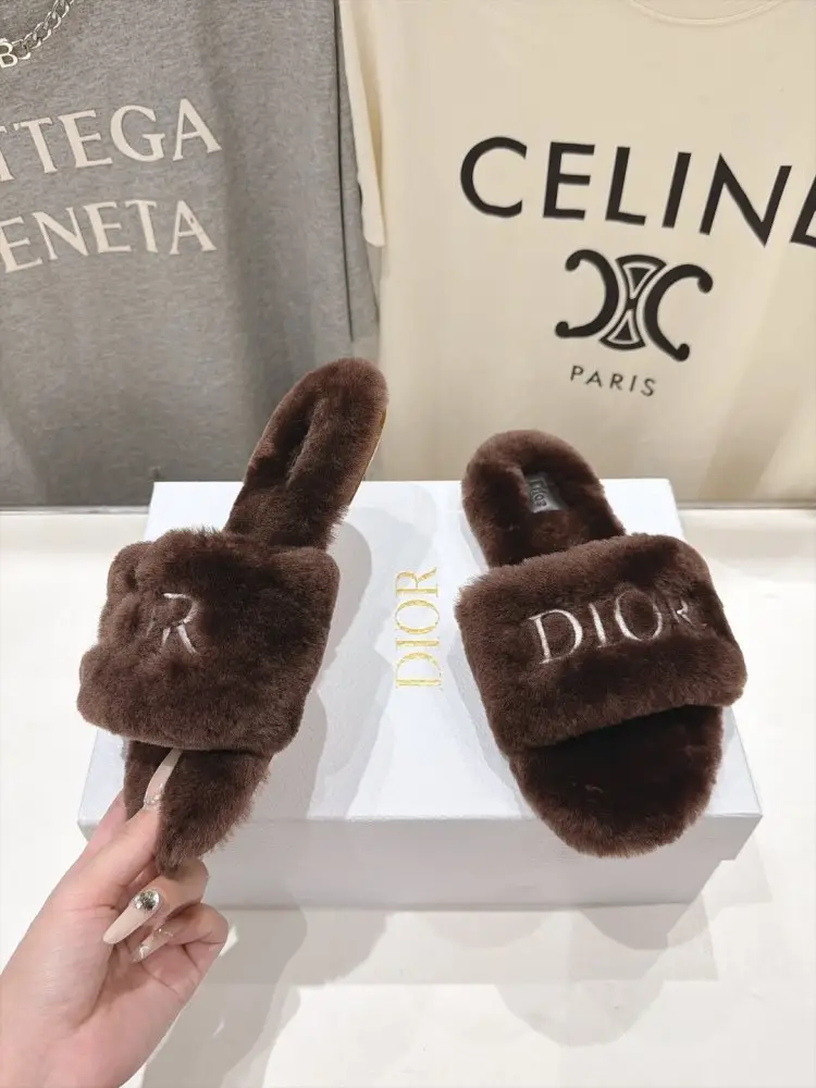 Christian Dior Шльопанці хутряні жіночі — Фото 3