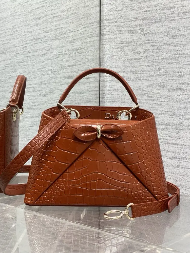 Christian Dior — Жіноча шкіряна сумка Dior Cigale 28 см