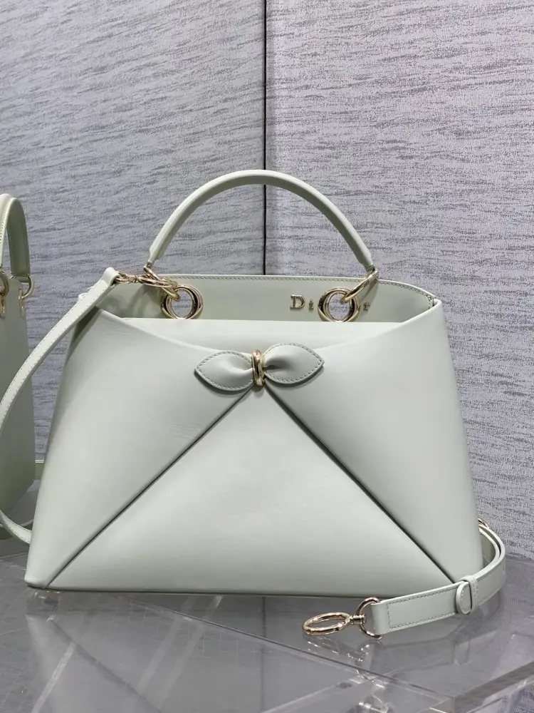 Christian Dior — Женская кожаная сумка Dior Cigale 33 см