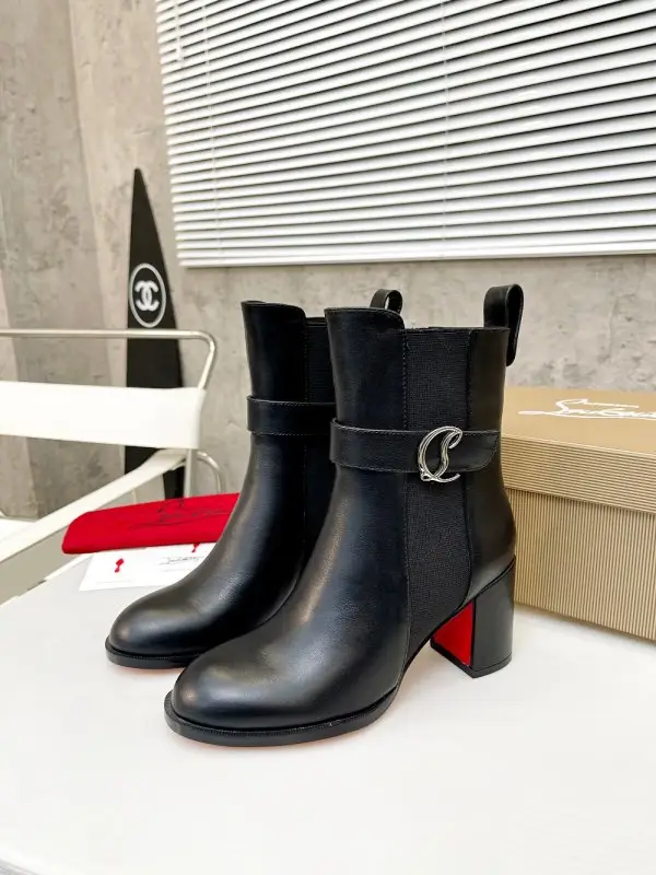 Christian Louboutin — Ботильоны кожаные женские на высоком каблуке