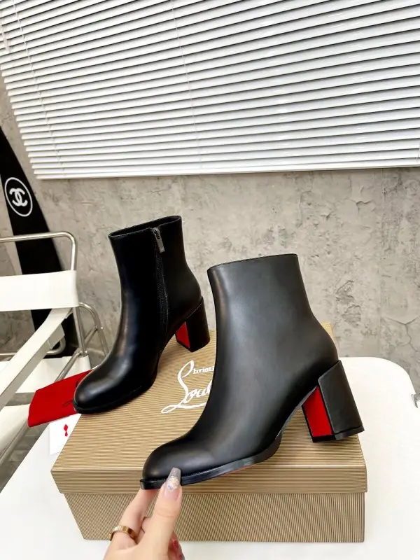 Christian Louboutin — Ботильоны кожаные женские на высоком каблуке