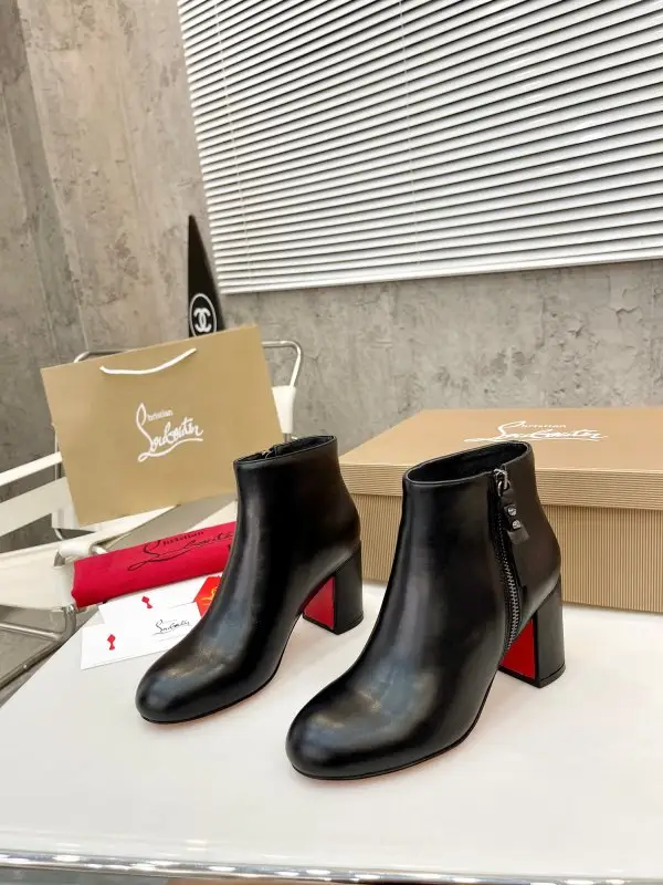 Christian Louboutin Ботильоны кожаные женские на высоком каблуке — Фото 3