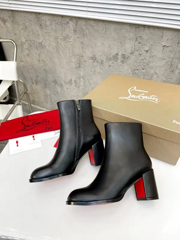 Christian Louboutin Ботильоны кожаные женские на высоком каблуке — Фото 4
