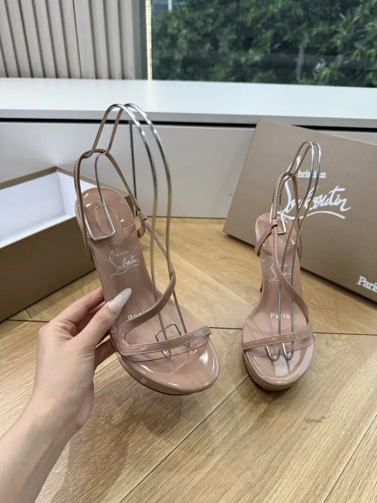 Christian Louboutin Босоножки — Фото 4