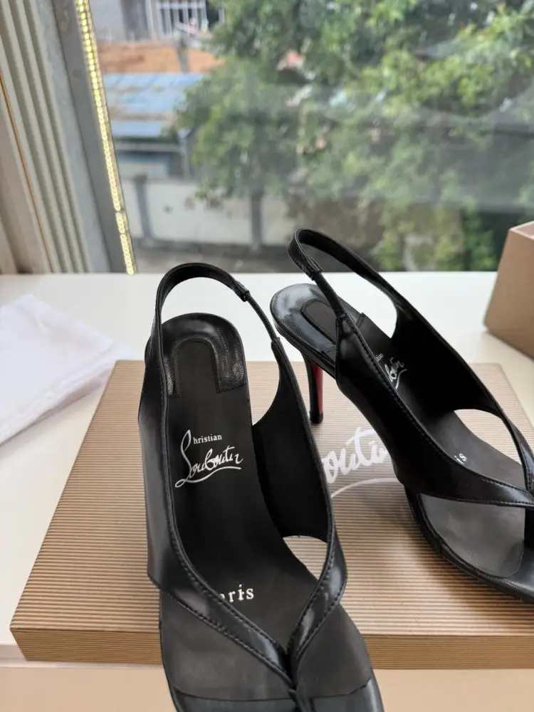 Christian Louboutin Босоніжки — Фото 4