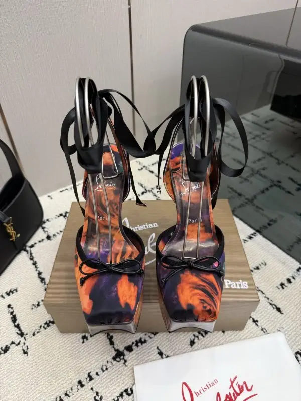 Christian Louboutin Туфлі на платформі з квадратним носком — Фото 2