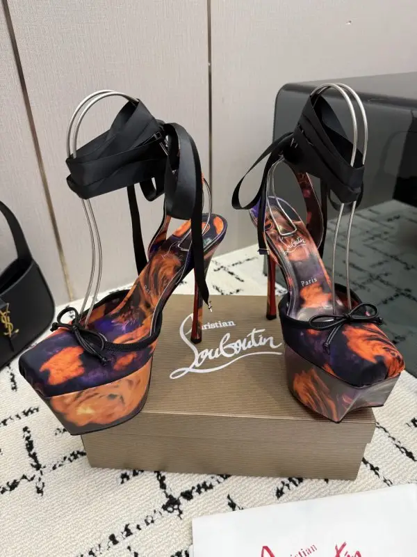 Christian Louboutin Туфлі на платформі з квадратним носком — Фото 3