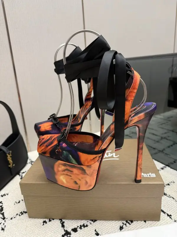 Christian Louboutin Туфлі на платформі з квадратним носком — Фото 4