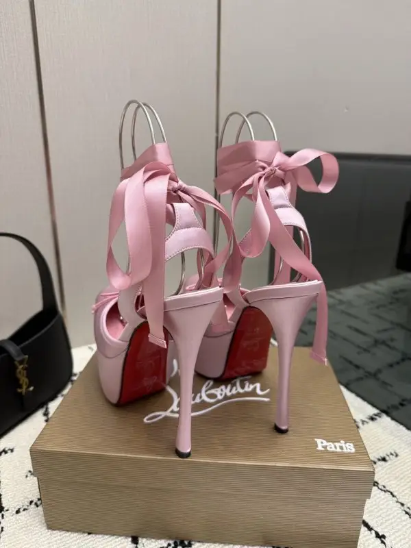Christian Louboutin Туфлі на платформі з квадратним носком — Фото 5