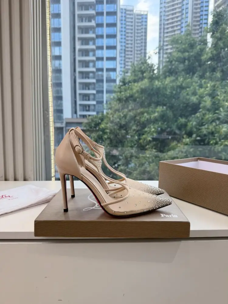 Christian Louboutin — Туфлі жіночі на шпильці