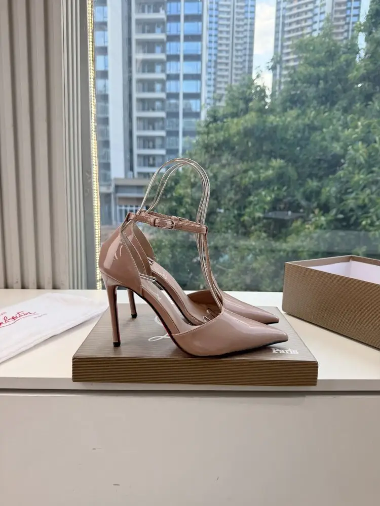 Christian Louboutin — Туфлі жіночі на шпильці