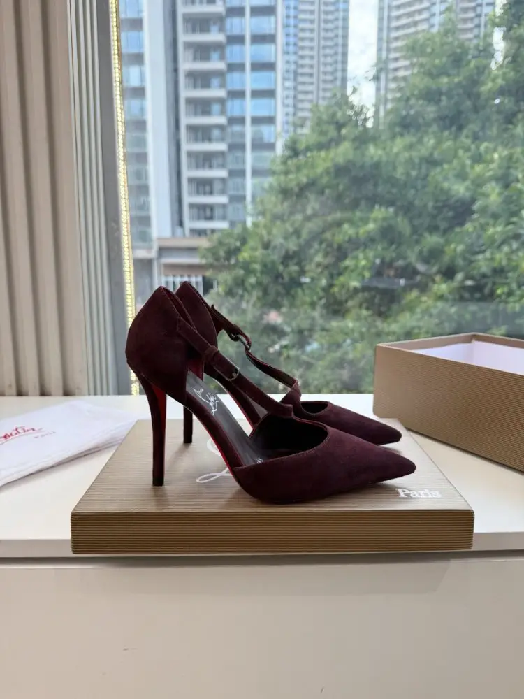 Christian Louboutin — Туфли женские на шпильке