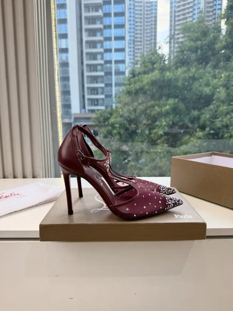 Christian Louboutin — Туфли женские на шпильке