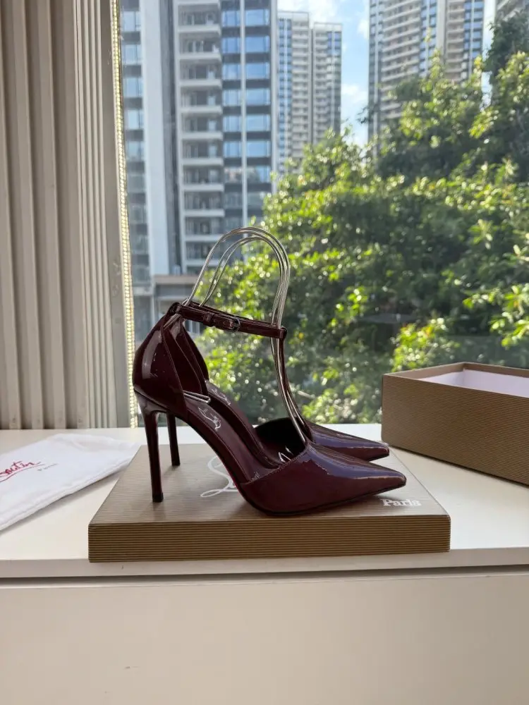 Christian Louboutin — Туфли женские на шпильке