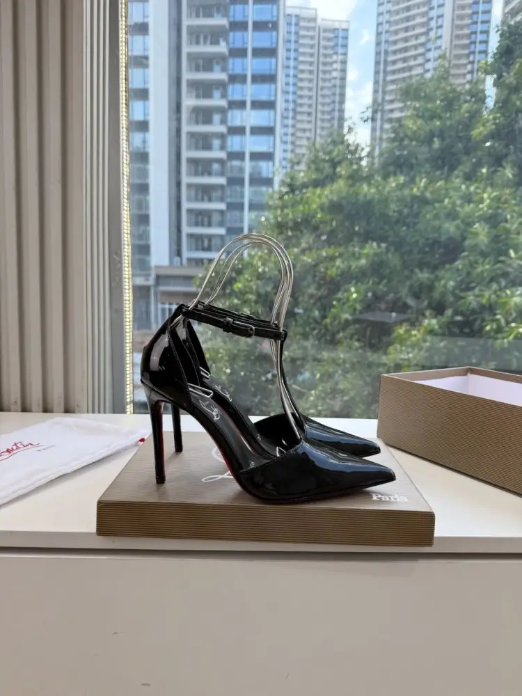 Christian Louboutin Shoes women's on stud — Photo 3