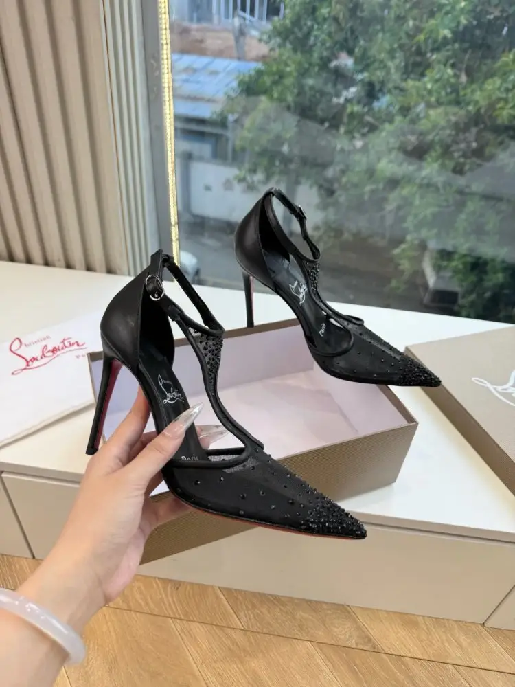 Christian Louboutin Туфлі жіночі на шпильці — Фото 3