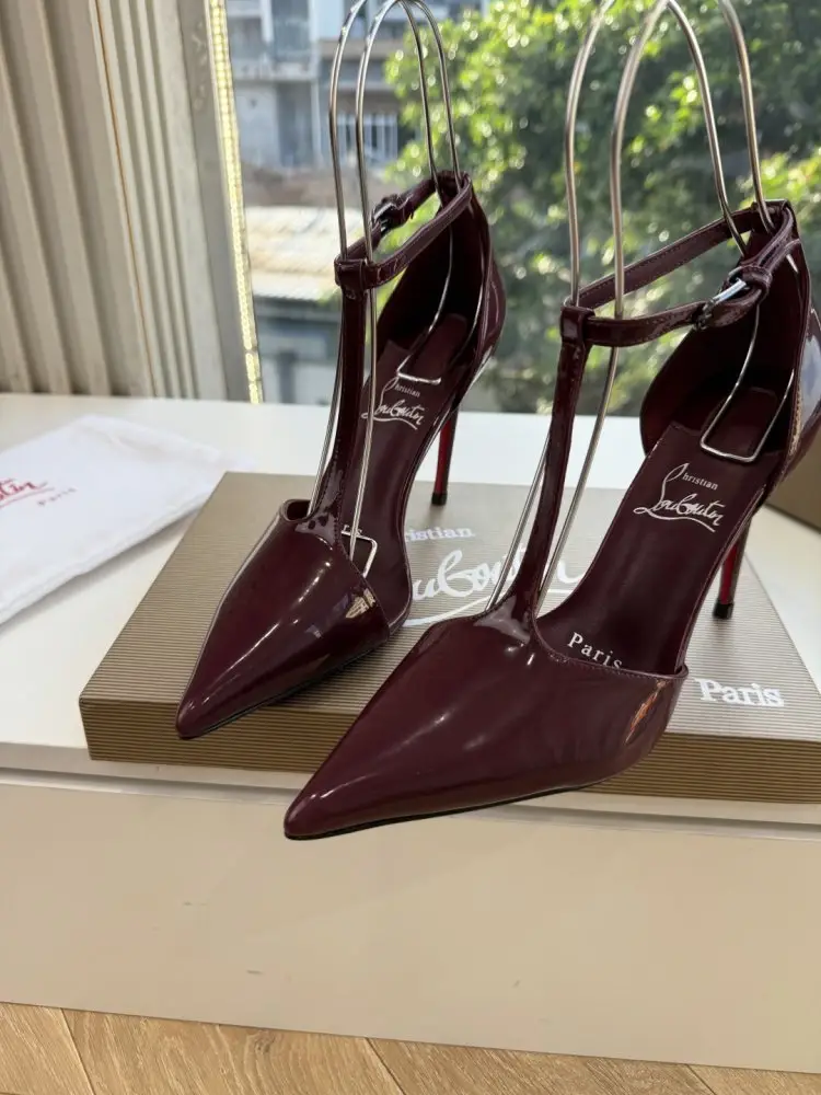 Christian Louboutin Туфли женские на шпильке — Фото 4