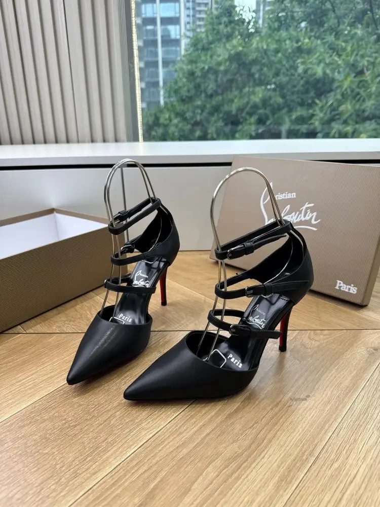 Christian Louboutin — Туфли женские