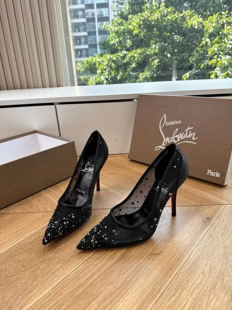 Christian Louboutin Туфли женские — Фото 1